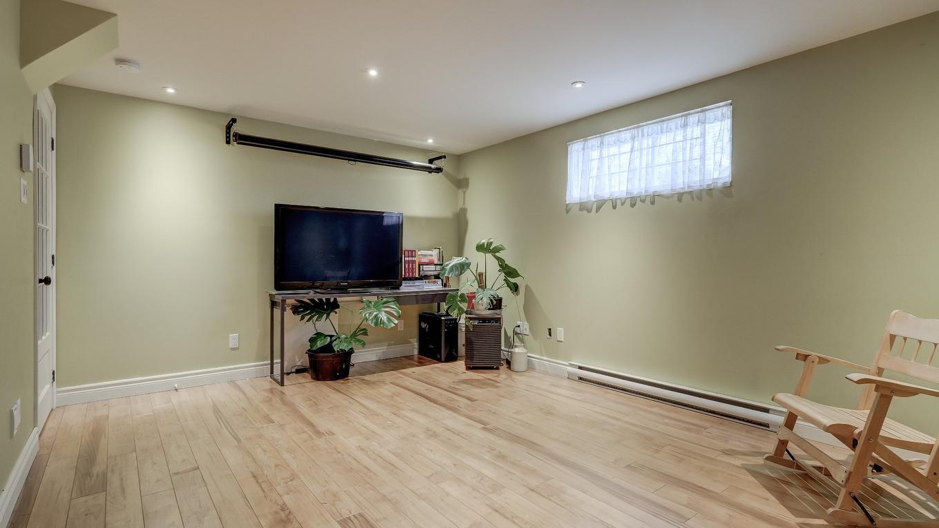 Salle familiale - 1303 Rue Adrien-Brien, Chambly, QC - Indoor