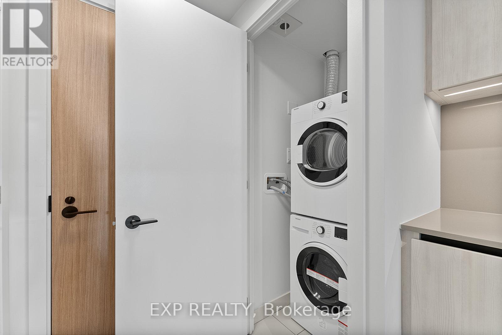 613 - 35 Parliament Street, Toronto, ON - Indoor Photo Showing Laundry Room