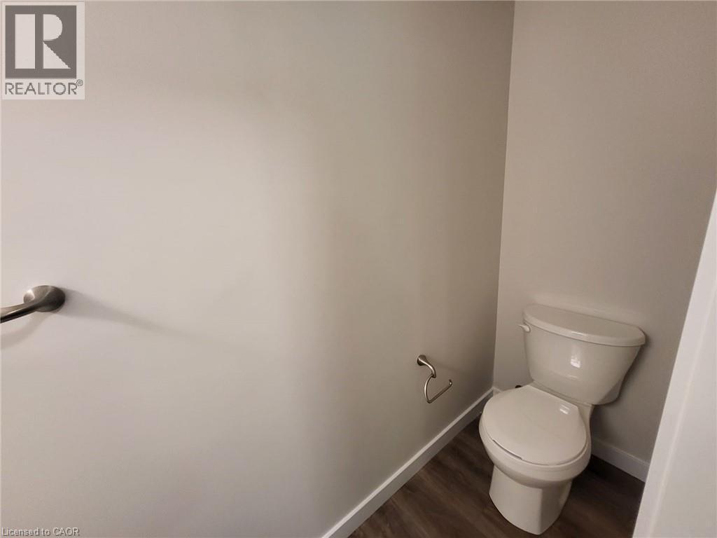 Bathroom featuring baseboards and dark wood-style flooring - 118 Gravel Ridge Trail Unit# F17, Kitchener, ON - Indoor Photo Showing Bathroom
