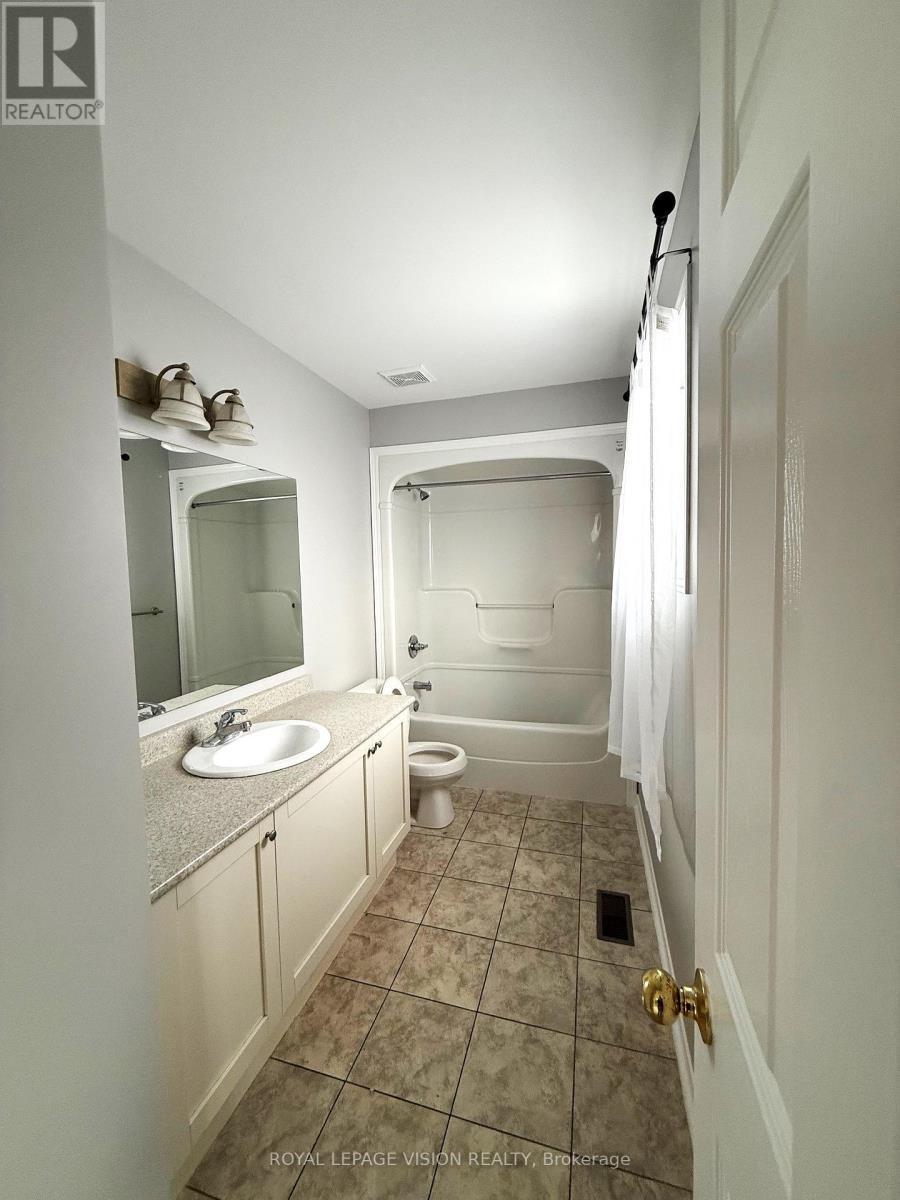 594 Flagstone Court, Oshawa, ON - Indoor Photo Showing Bathroom