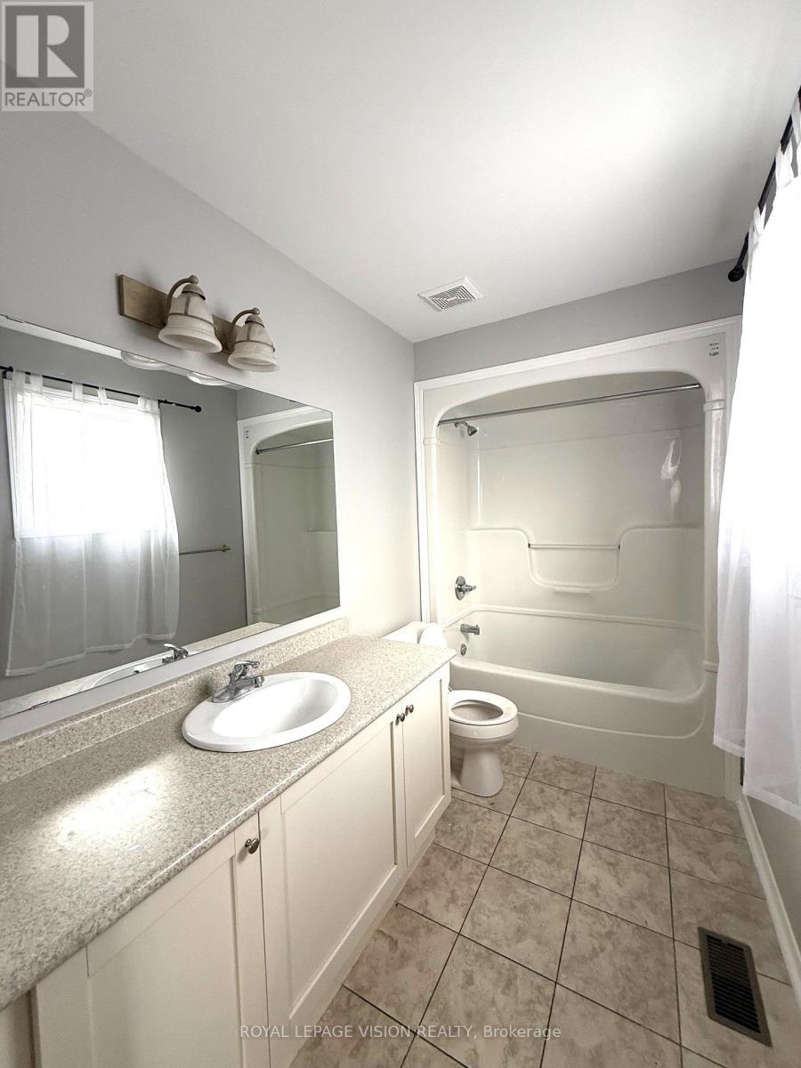 594 Flagstone Court, Oshawa, ON - Indoor Photo Showing Bathroom