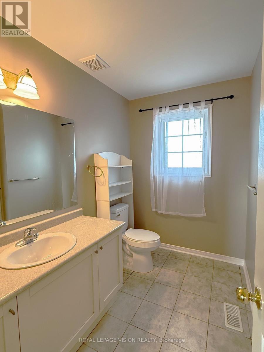 594 Flagstone Court, Oshawa, ON - Indoor Photo Showing Bathroom