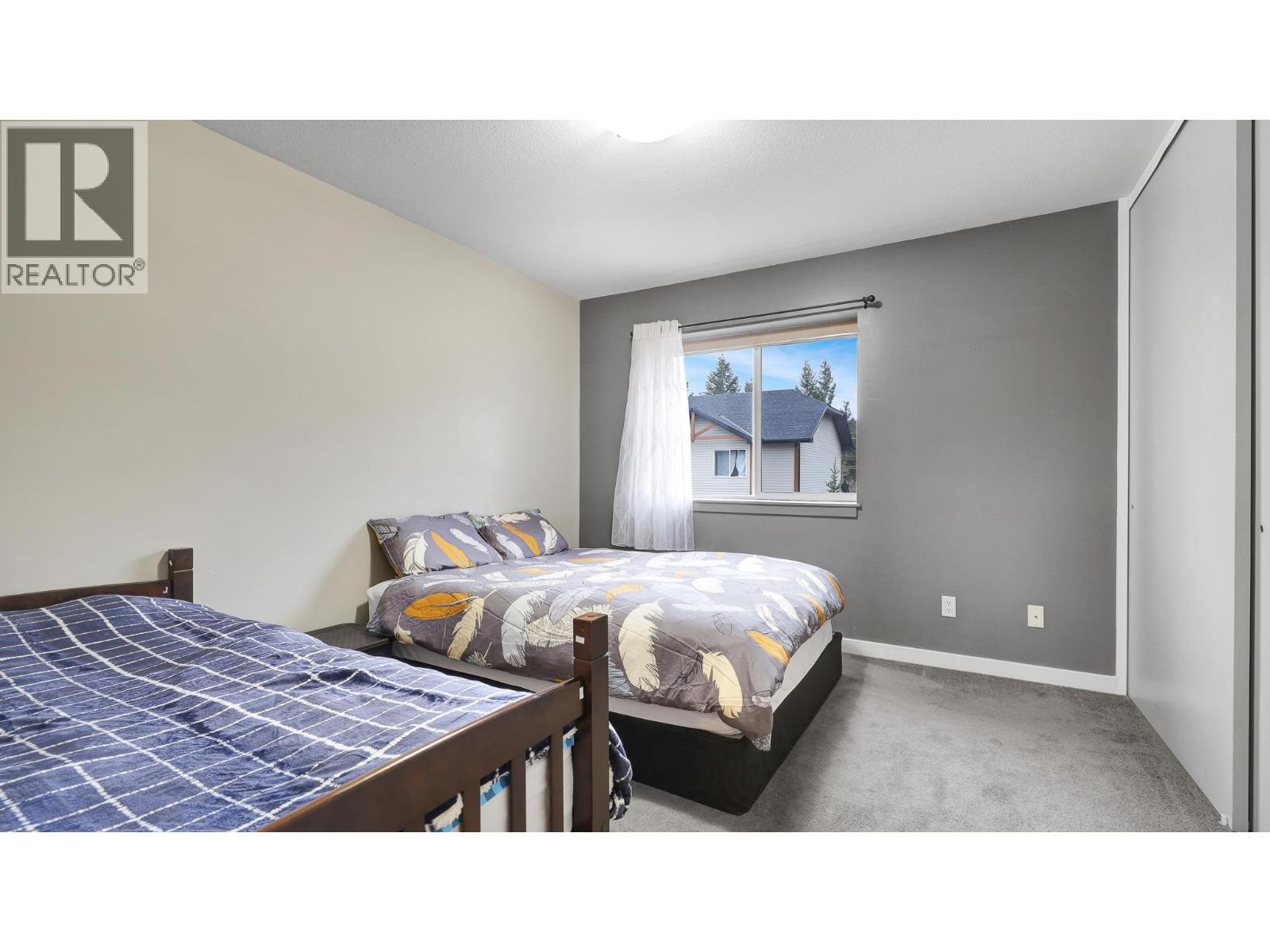 200 Black Forest Trail Unit# 501, Invermere, BC - Indoor Photo Showing Bedroom