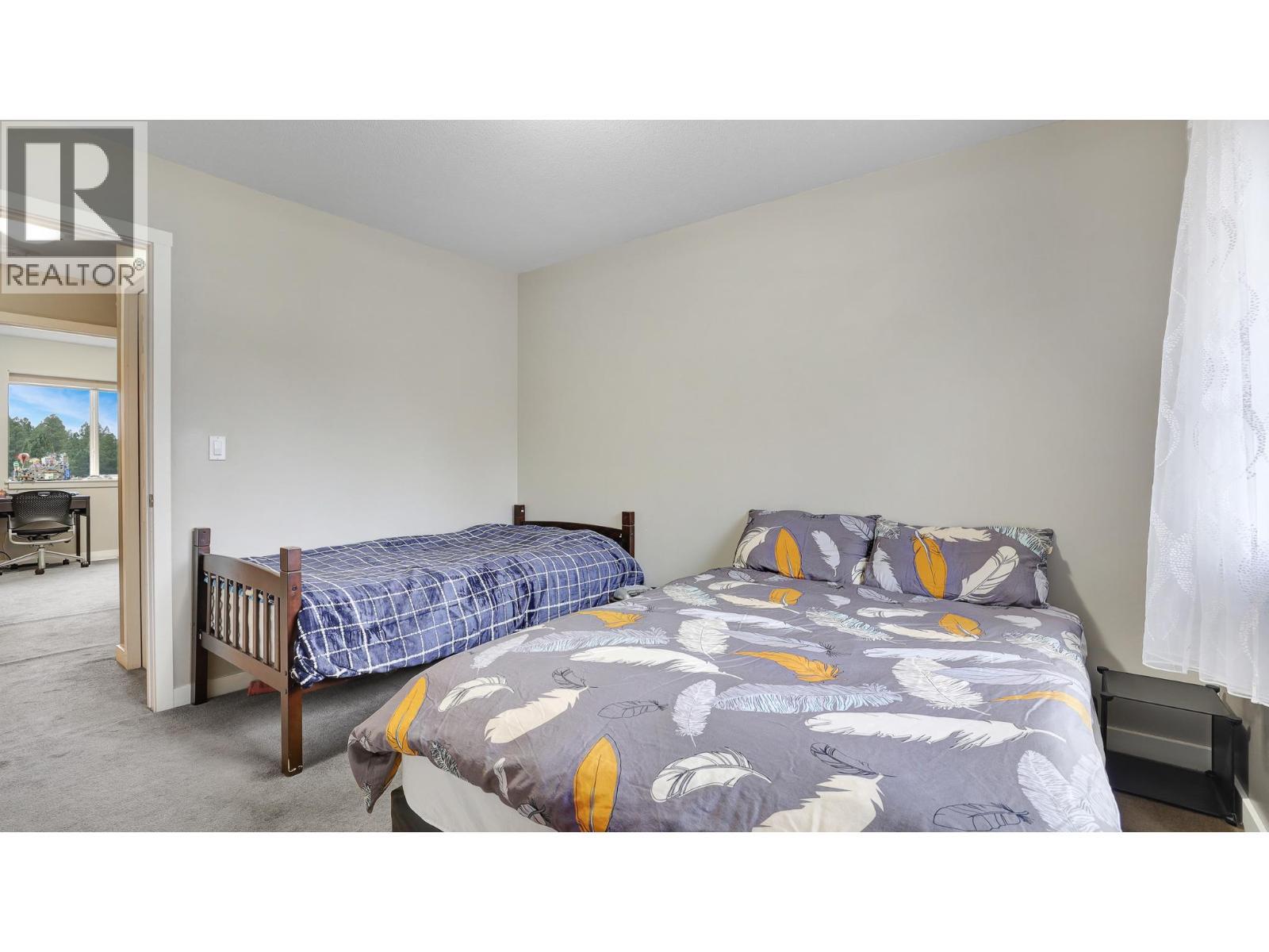 200 Black Forest Trail Unit# 501, Invermere, BC - Indoor Photo Showing Bedroom