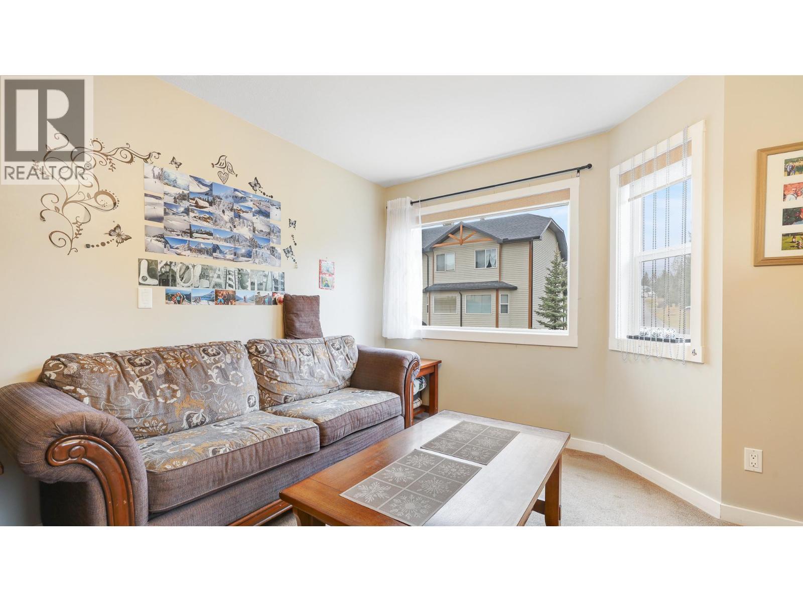 200 Black Forest Trail Unit# 501, Invermere, BC - Indoor Photo Showing Living Room