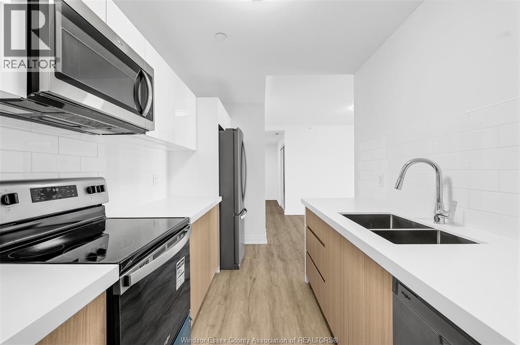 3340 Stella Crescent Unit# 125, Windsor, ON - Indoor Photo Showing Kitchen With Double Sink With Upgraded Kitchen