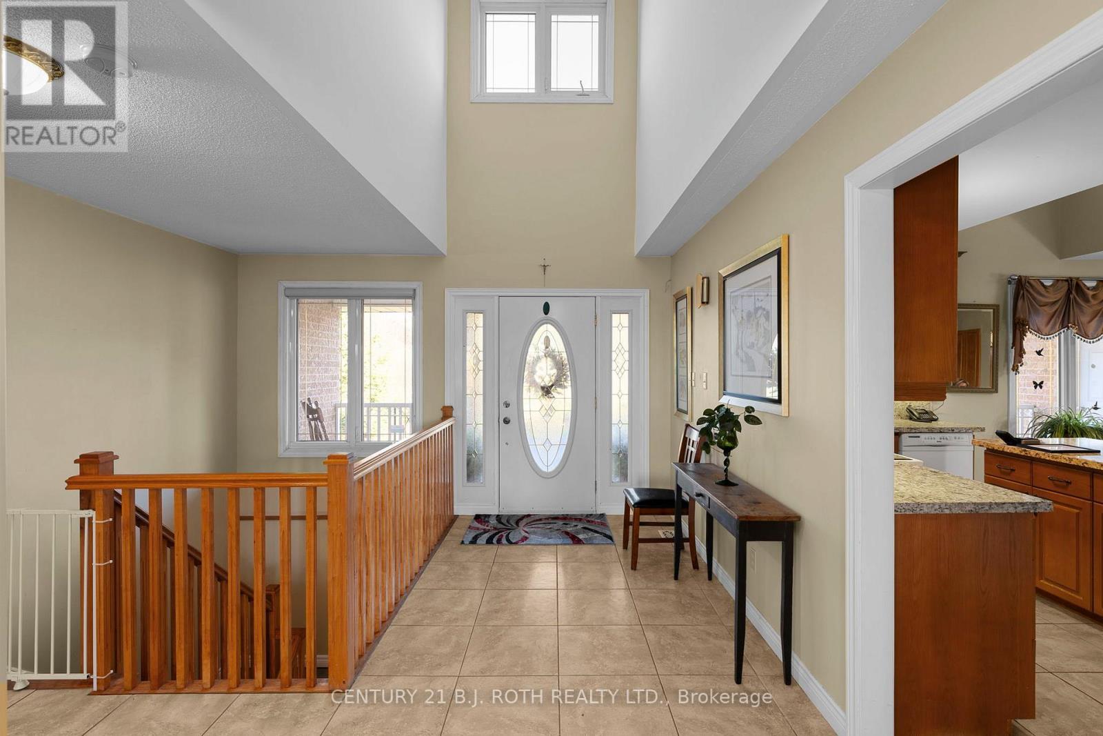 30 Tecumseth Heights Drive, New Tecumseth, ON - Indoor Photo Showing Other Room