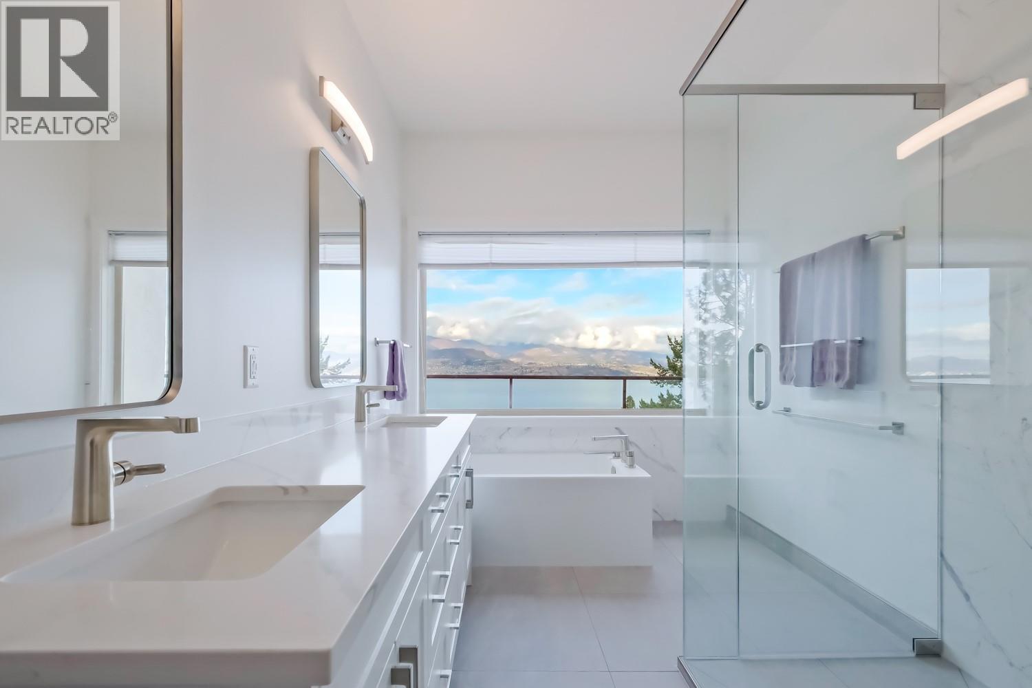 378 Okaview Road, Kelowna, BC - Indoor