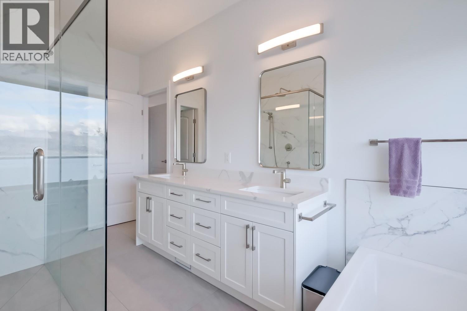 378 Okaview Road, Kelowna, BC - Indoor Photo Showing Bathroom