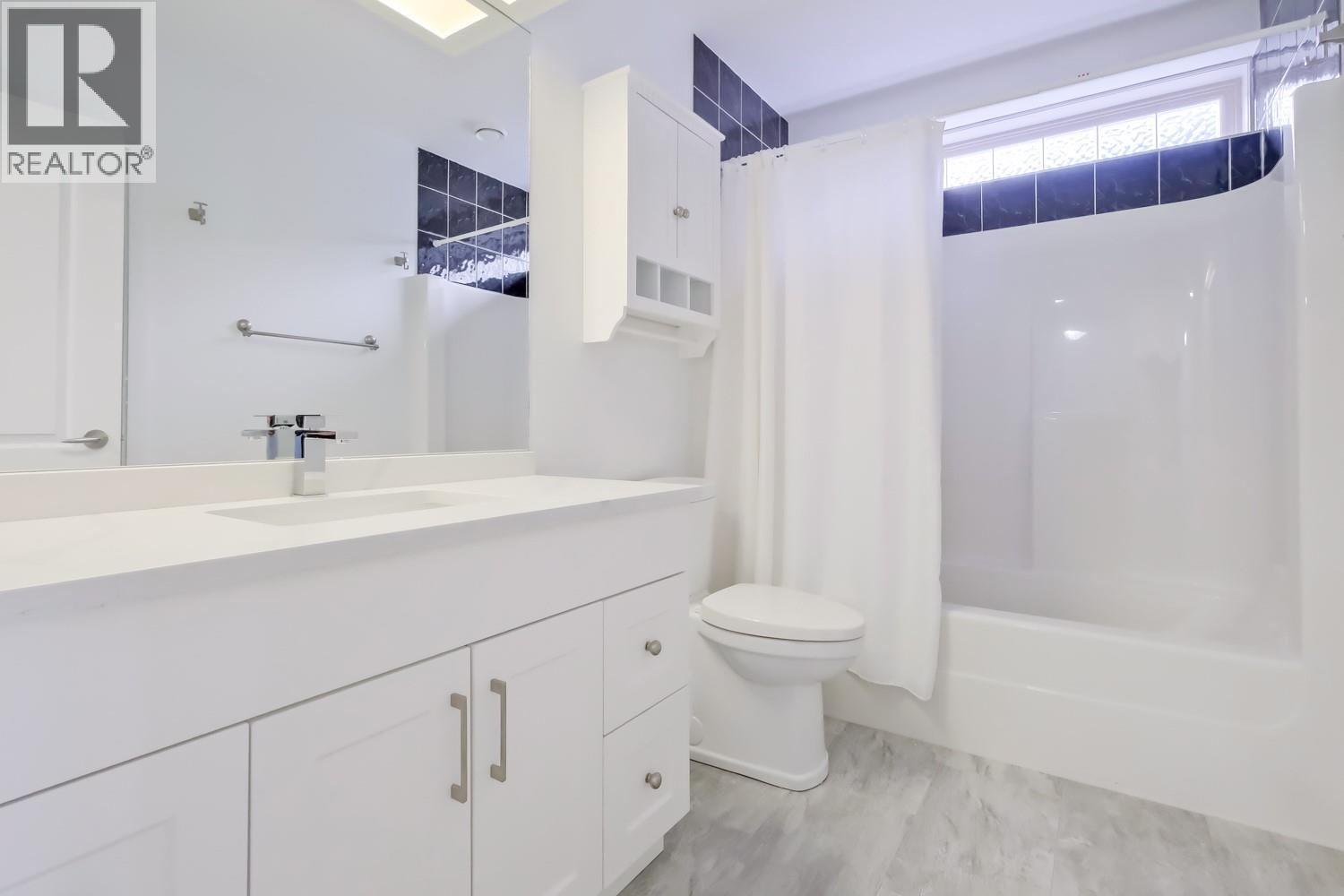 378 Okaview Road, Kelowna, BC - Indoor Photo Showing Bathroom