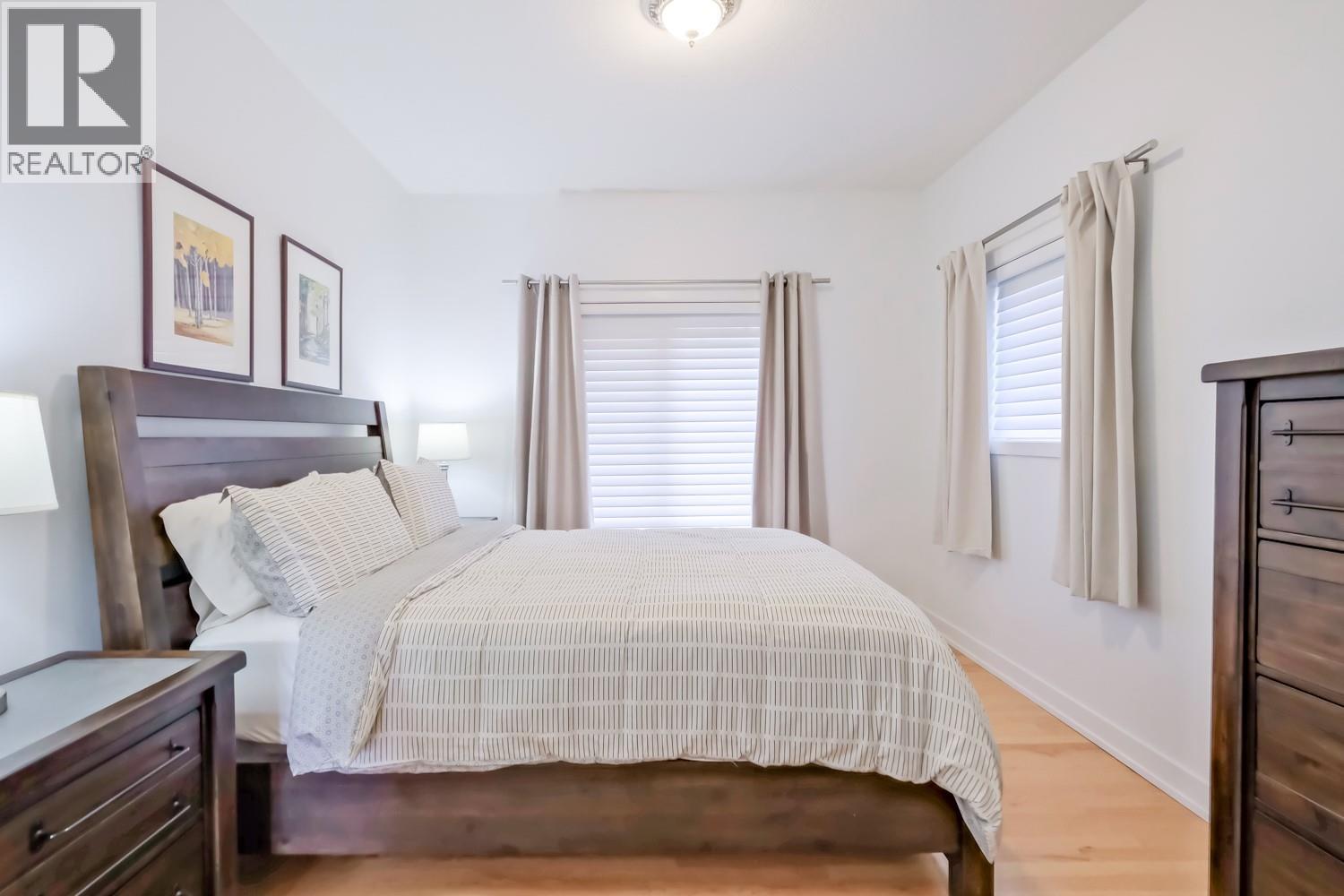 378 Okaview Road, Kelowna, BC - Indoor Photo Showing Bedroom