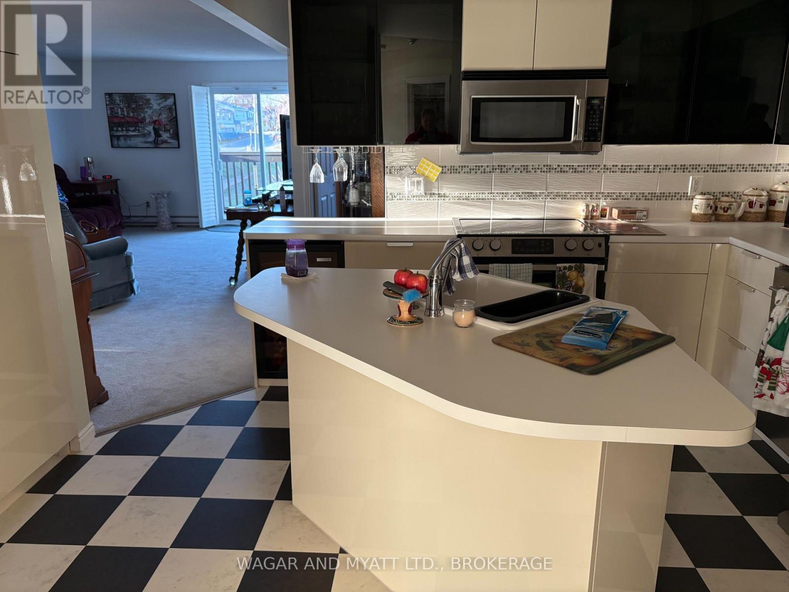 303 - 7 Centre Street, Greater Napanee (Greater Napanee), ON - Indoor Photo Showing Kitchen