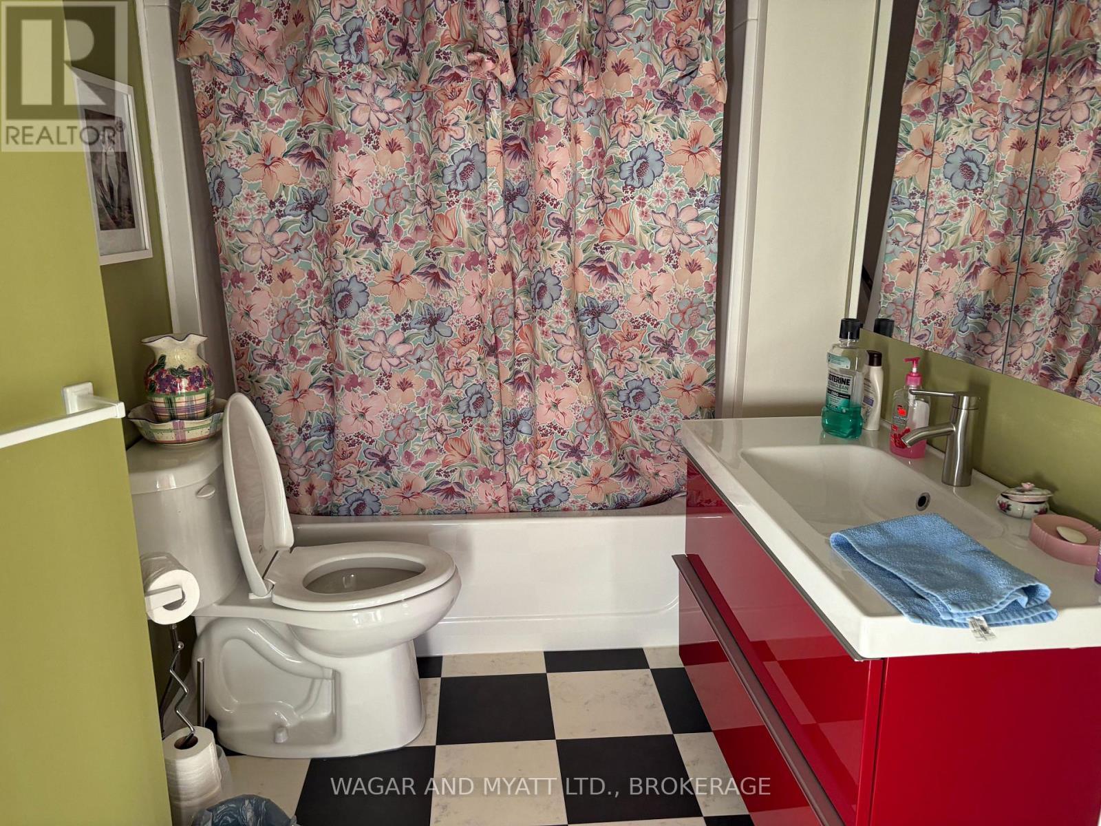 303 - 7 Centre Street, Greater Napanee (Greater Napanee), ON - Indoor Photo Showing Bathroom