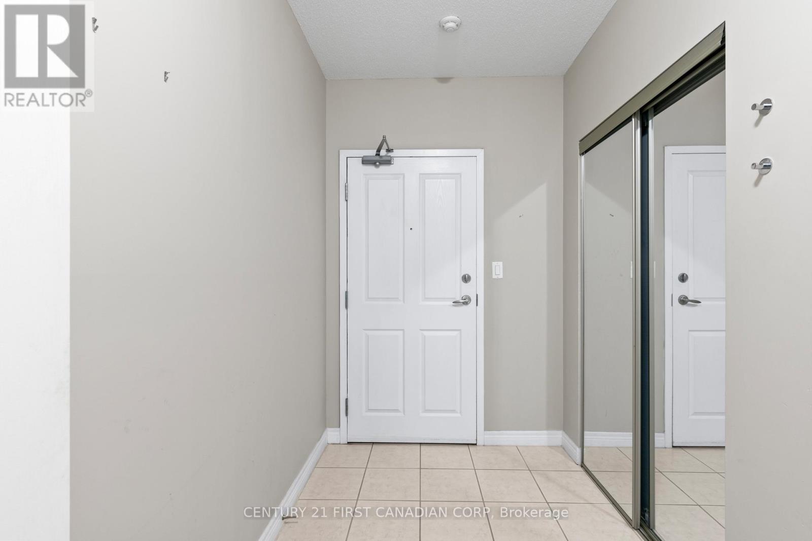 701 - 353 Commissioners Road W, London South (South D), ON - Indoor Photo Showing Other Room