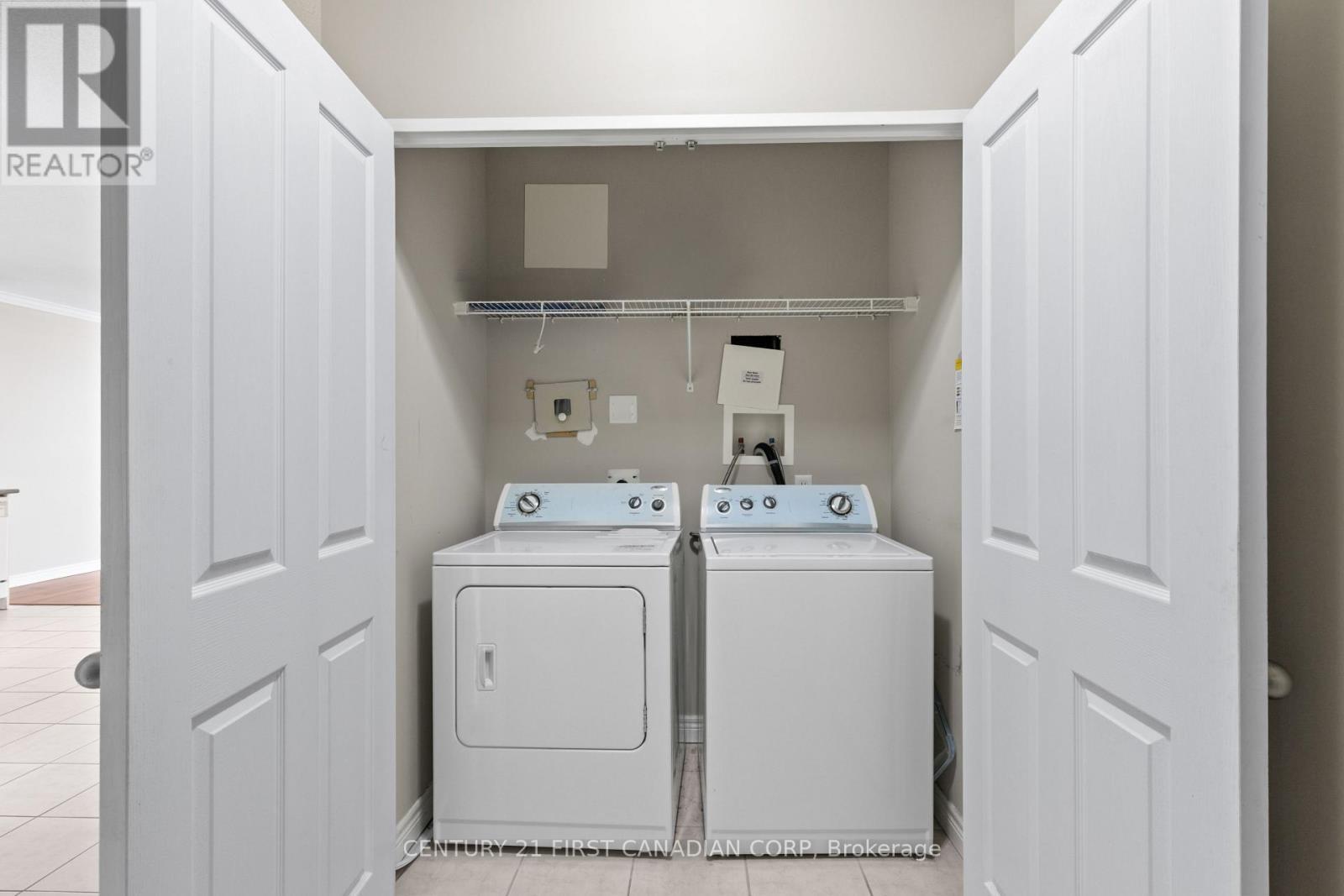 701 - 353 Commissioners Road W, London South (South D), ON - Indoor Photo Showing Laundry Room