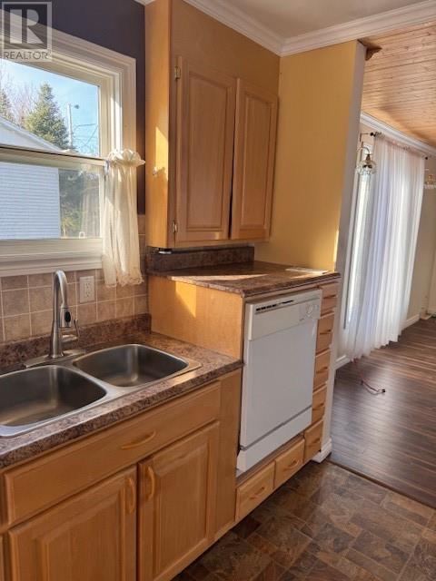34 Legion Road, Eastport, NL - Indoor Photo Showing Kitchen With Double Sink
