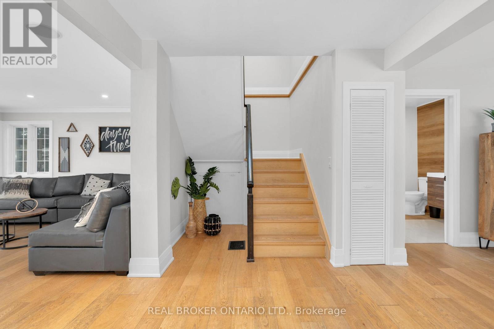 943 Barry Avenue, Innisfil, ON - Indoor