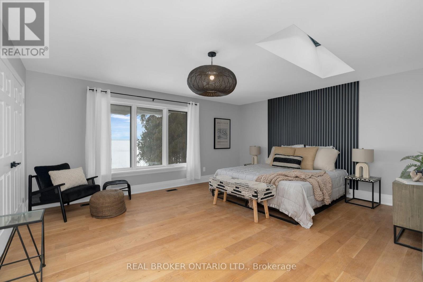 943 Barry Avenue, Innisfil, ON - Indoor Photo Showing Bedroom
