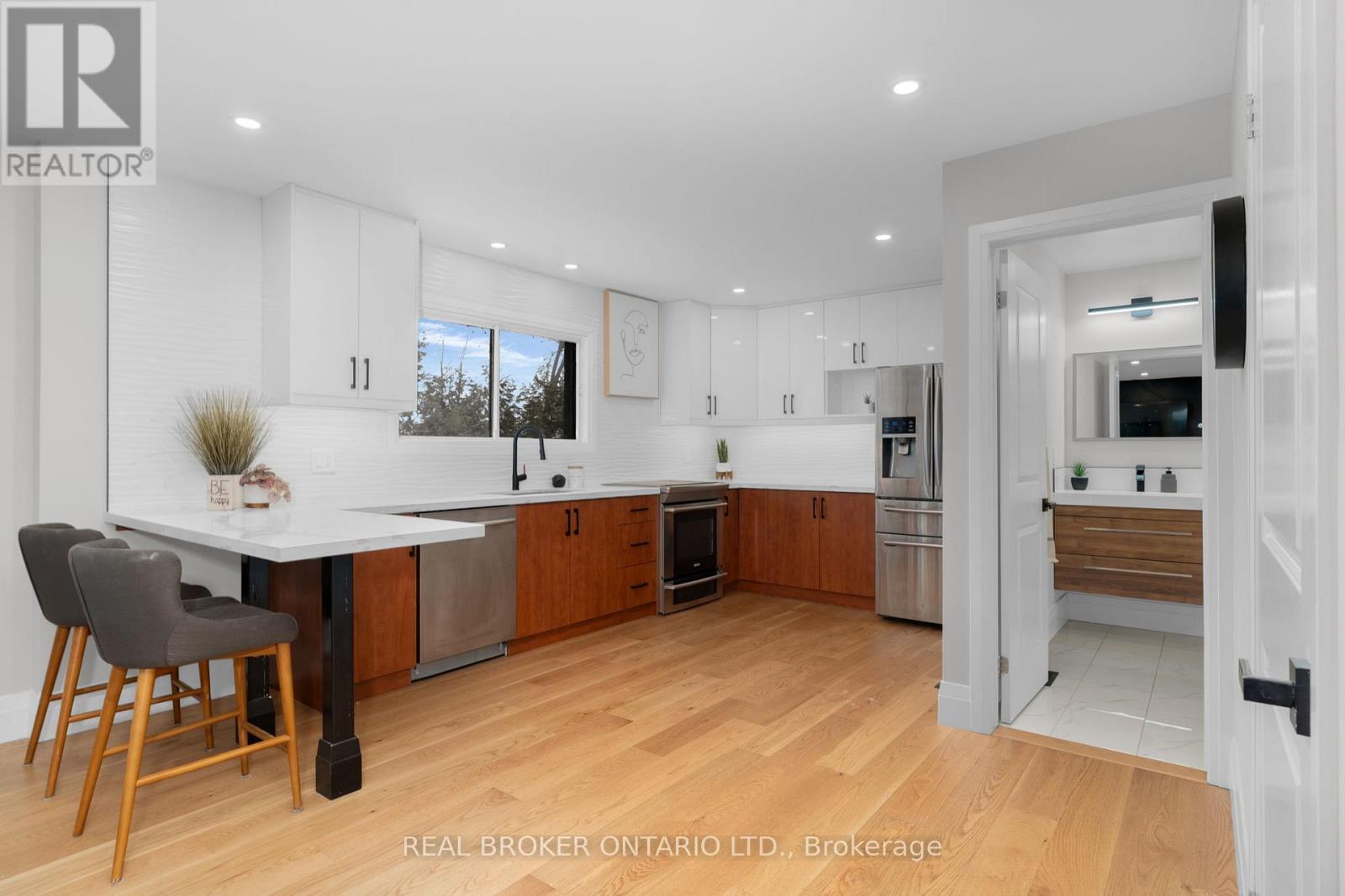 943 Barry Avenue, Innisfil, ON - Indoor