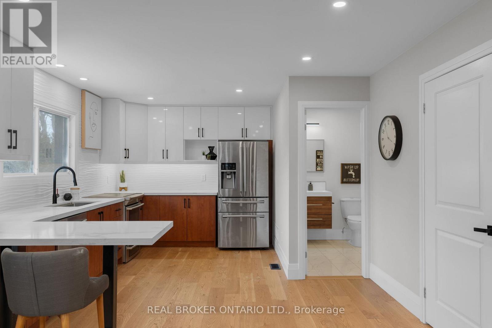 943 Barry Avenue, Innisfil, ON - Indoor Photo Showing Kitchen
