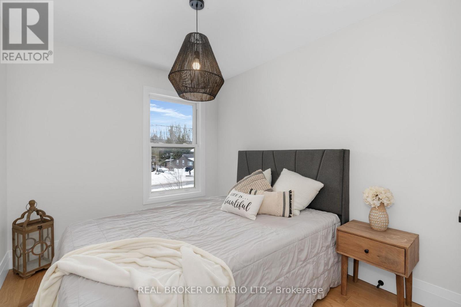 943 Barry Avenue, Innisfil, ON - Indoor Photo Showing Bedroom