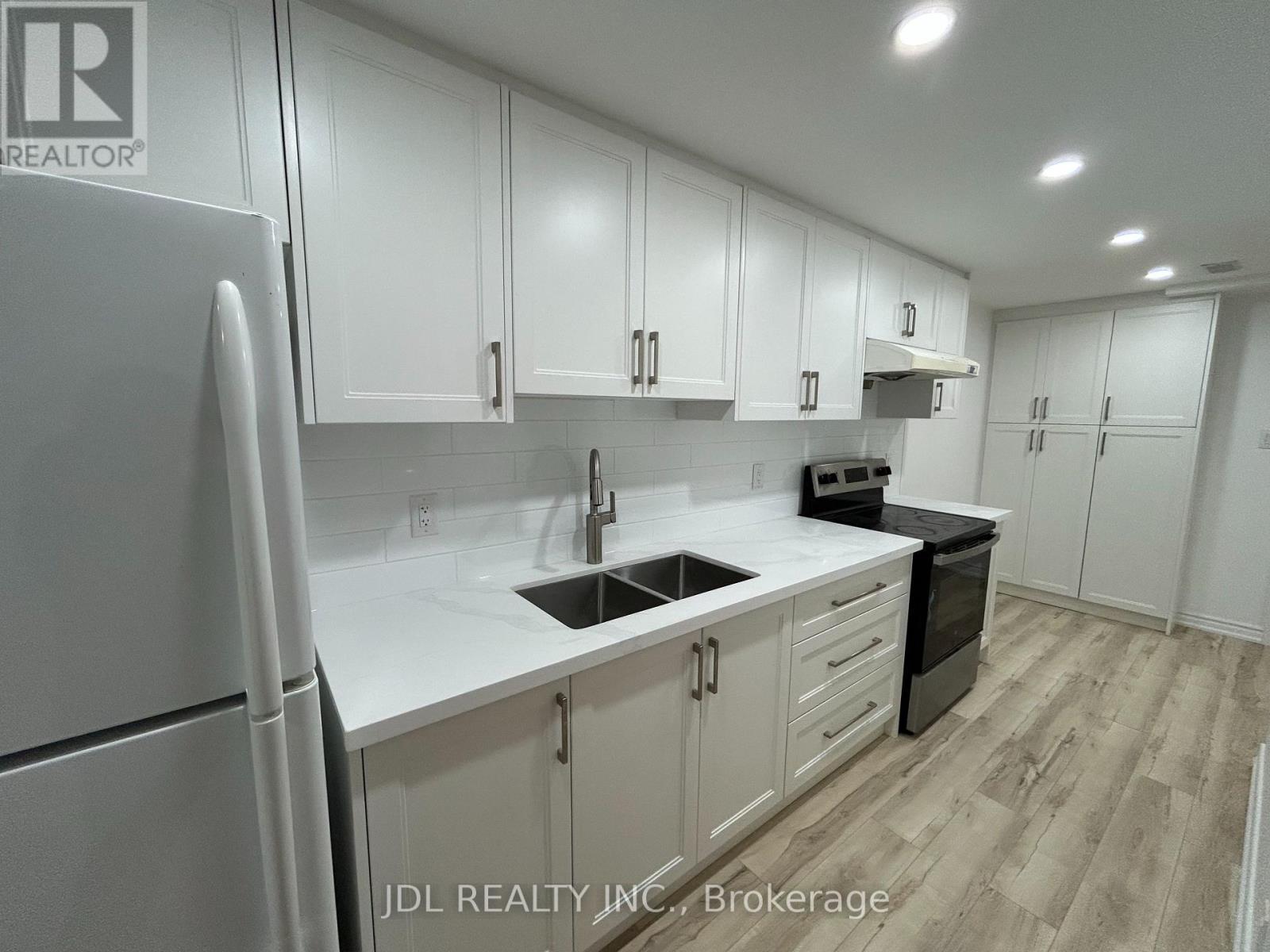 Bsmt - 22 Bern Street, Markham, ON - Indoor Photo Showing Kitchen With Double Sink