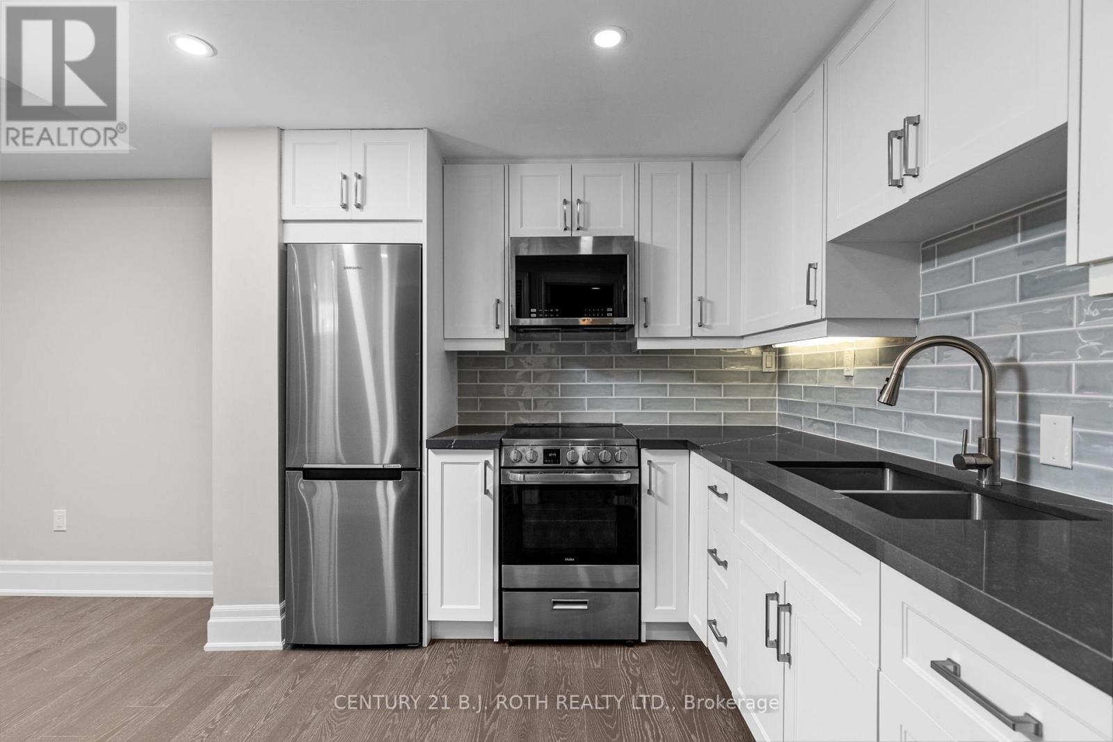 3 Cameron Street, Springwater, ON - Indoor Photo Showing Kitchen With Double Sink With Upgraded Kitchen