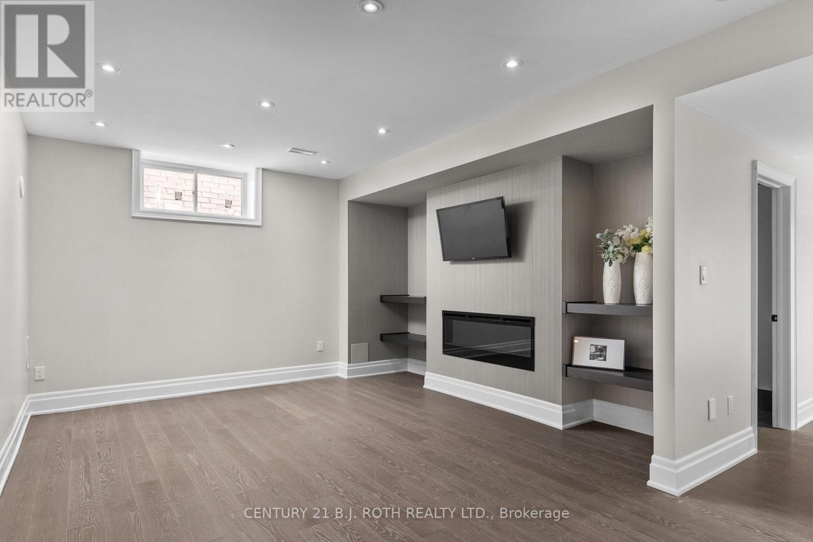 3 Cameron Street, Springwater, ON - Indoor With Fireplace