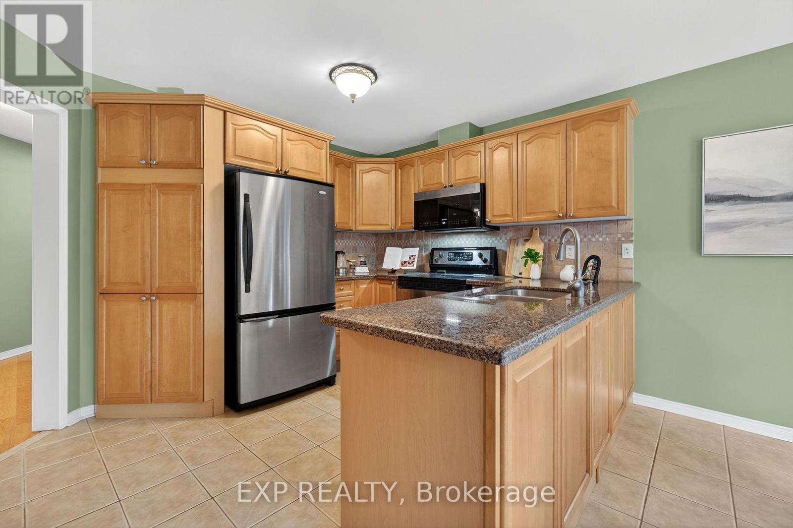 5612 Blue Spruce Avenue, Burlington, ON - Indoor Photo Showing Kitchen With Double Sink
