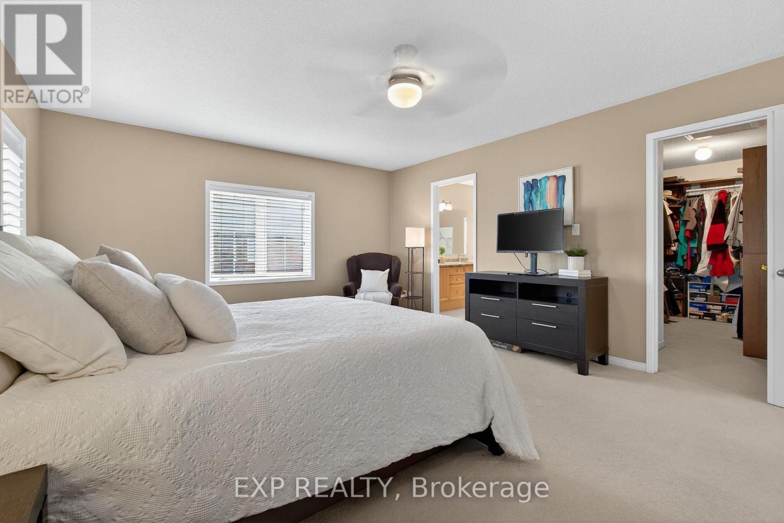 5612 Blue Spruce Avenue, Burlington, ON - Indoor Photo Showing Bedroom