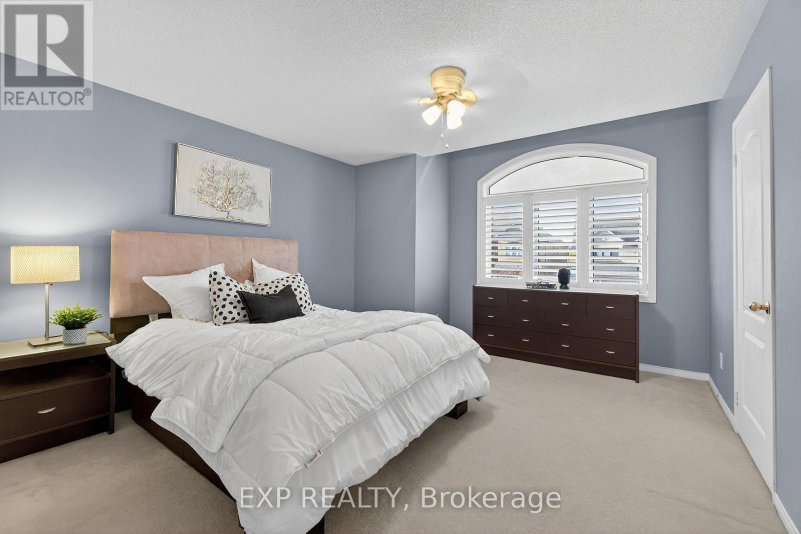 5612 Blue Spruce Avenue, Burlington, ON - Indoor Photo Showing Bedroom