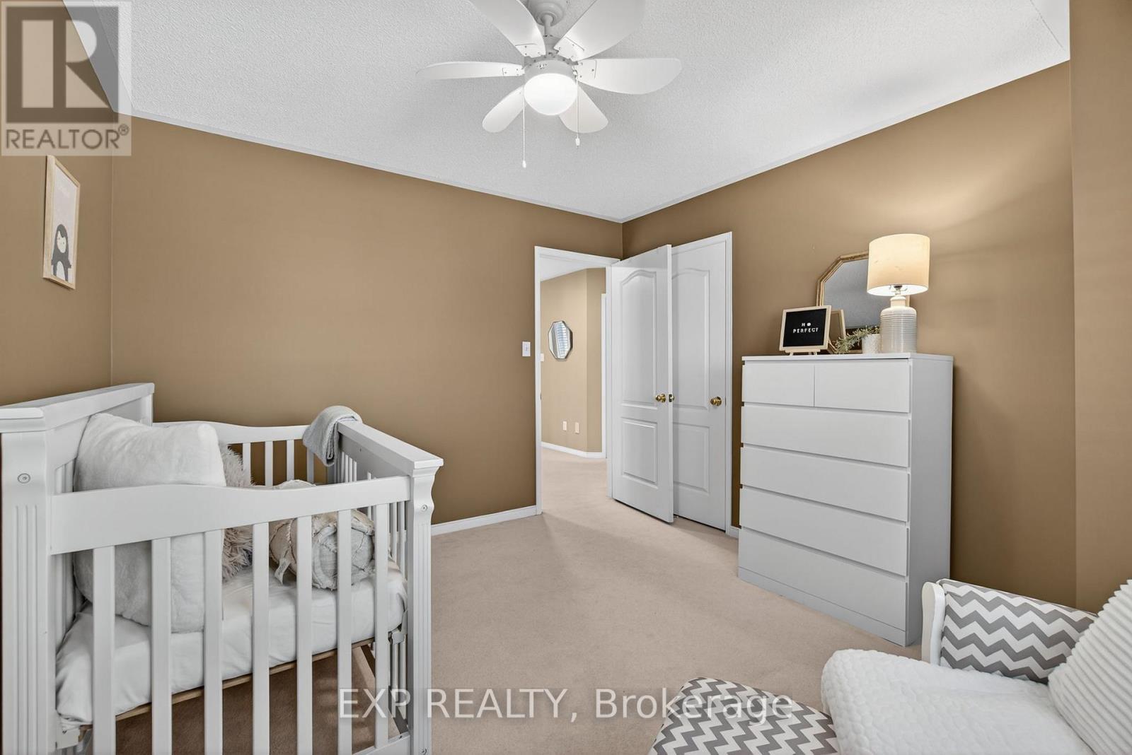 5612 Blue Spruce Avenue, Burlington, ON - Indoor Photo Showing Bedroom