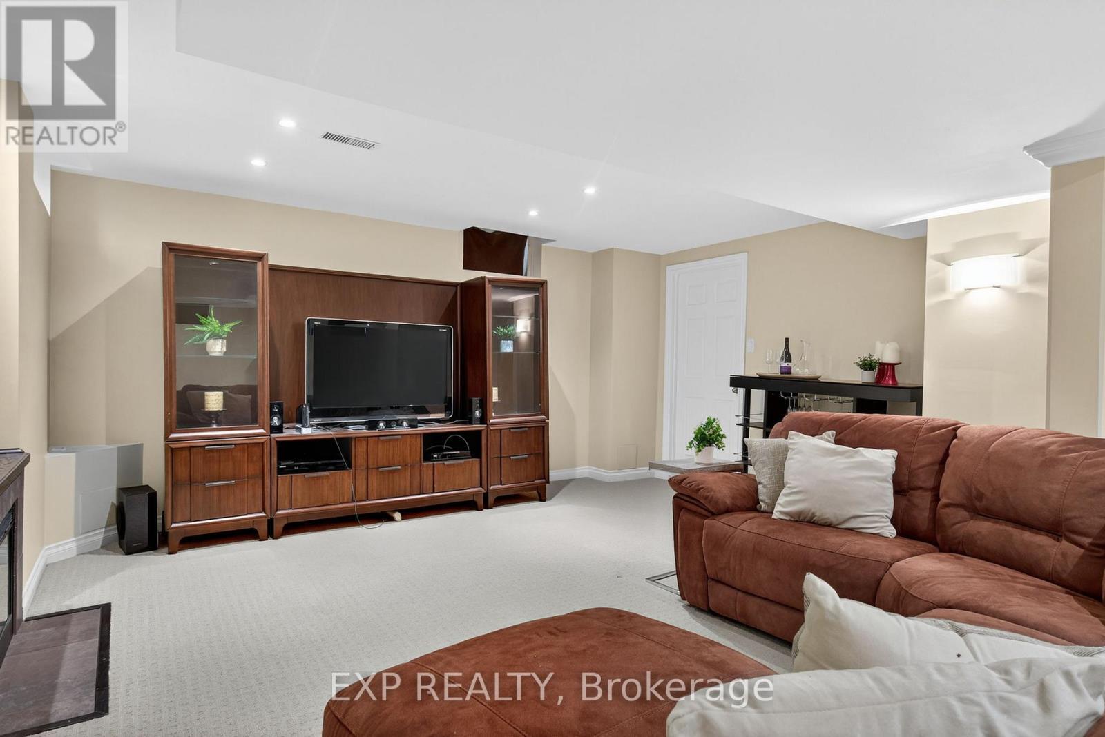 5612 Blue Spruce Avenue, Burlington, ON - Indoor