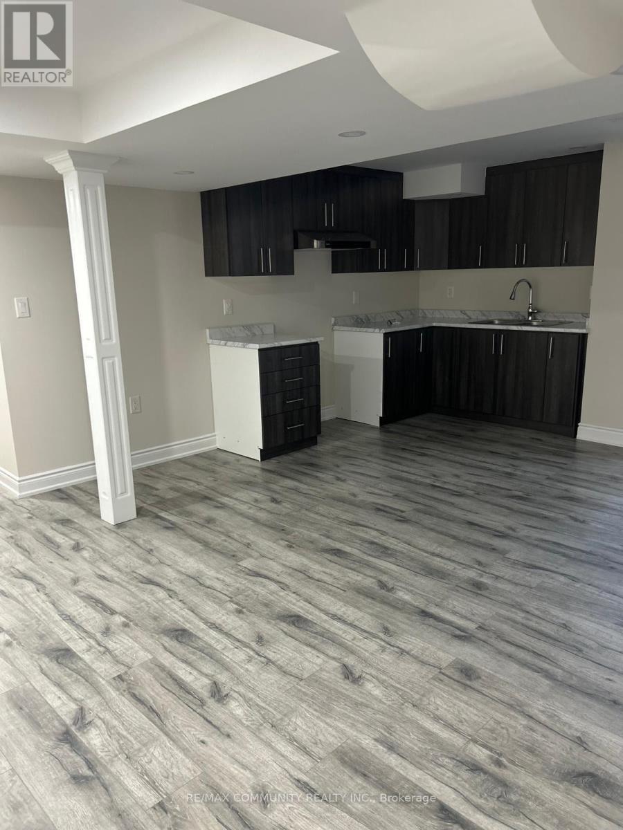 65 Summitgreen Crescent, Brampton, ON - Indoor Photo Showing Kitchen