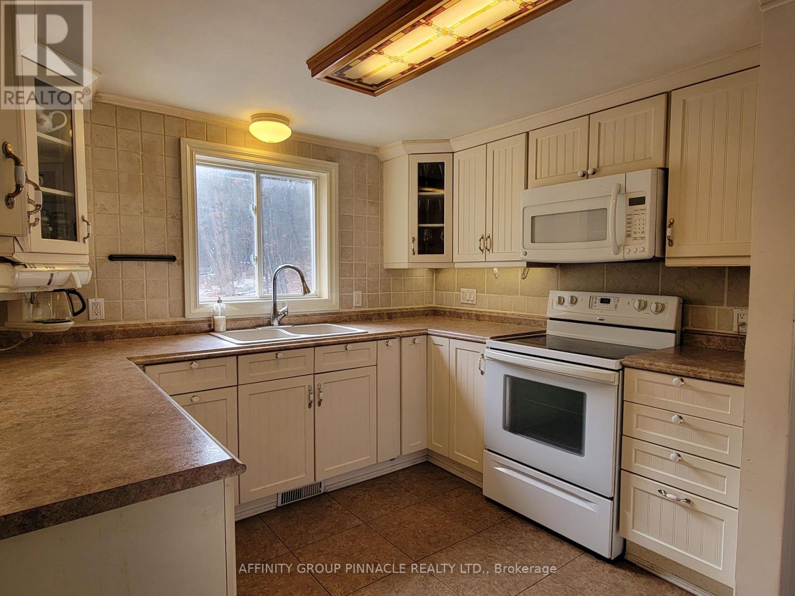 18063 35 Highway, Algonquin Highlands (Stanhope), ON - Indoor Photo Showing Kitchen