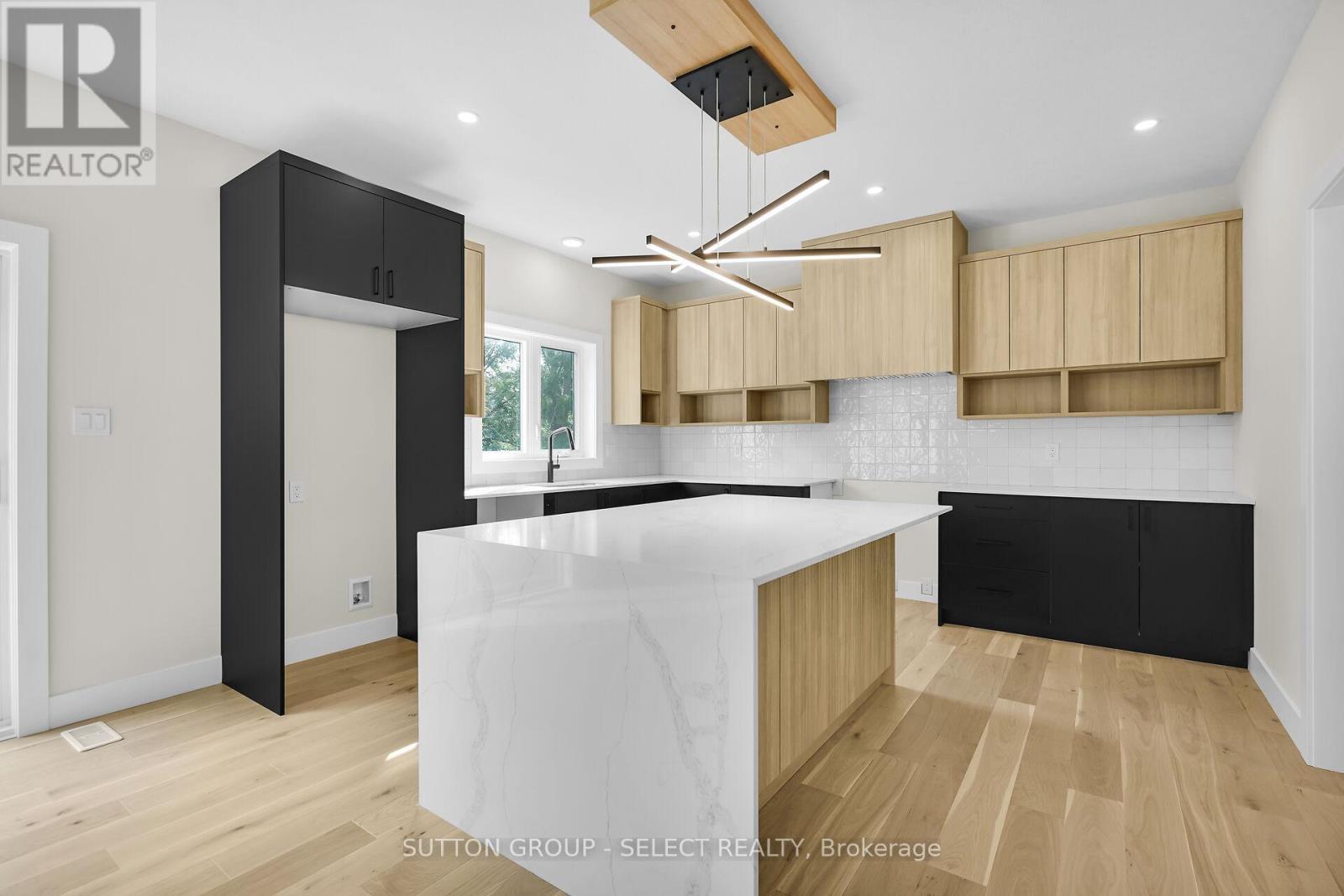 50 Royal Crescent, Southwold, ON - Indoor Photo Showing Kitchen