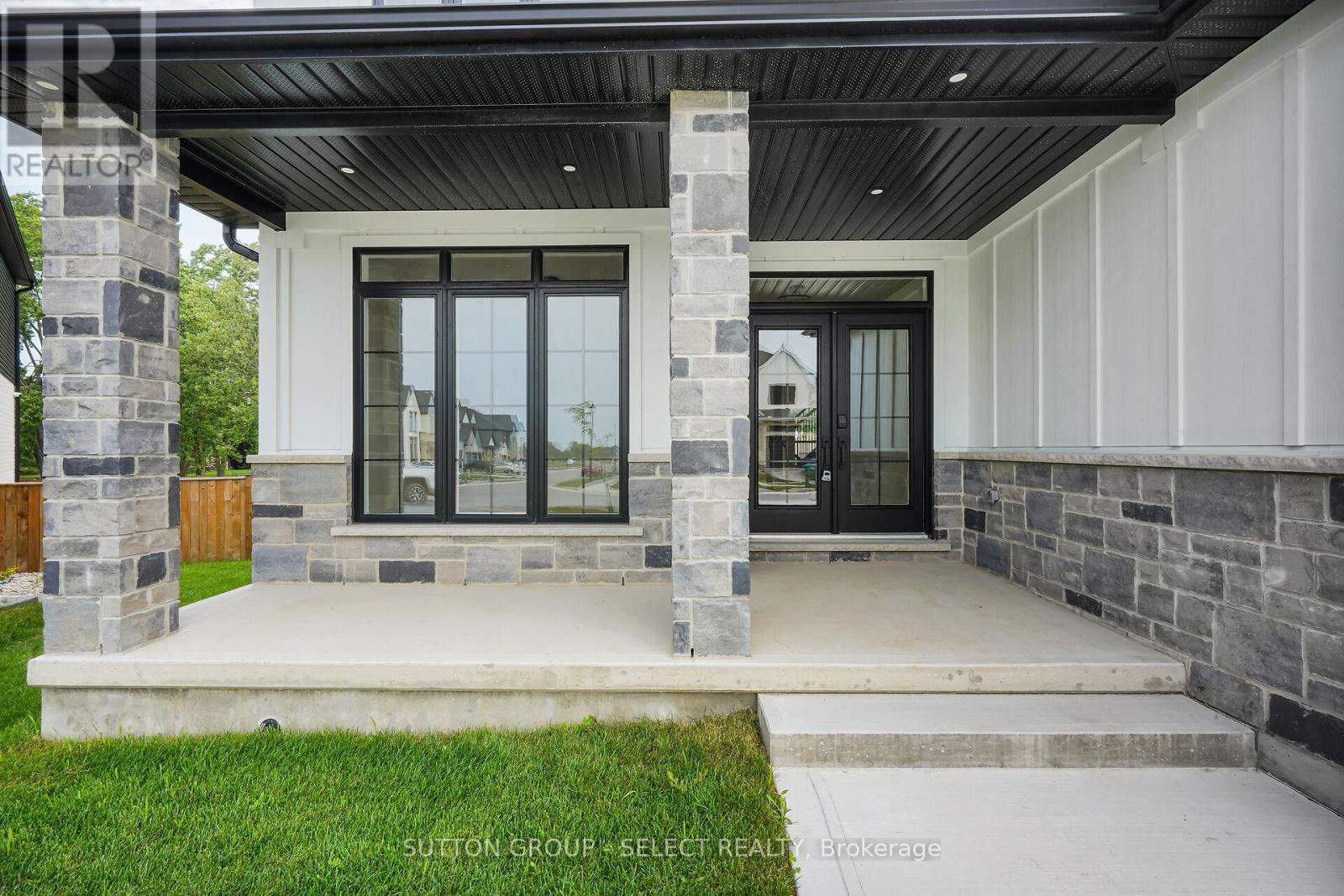 50 Royal Crescent, Southwold, ON - Outdoor