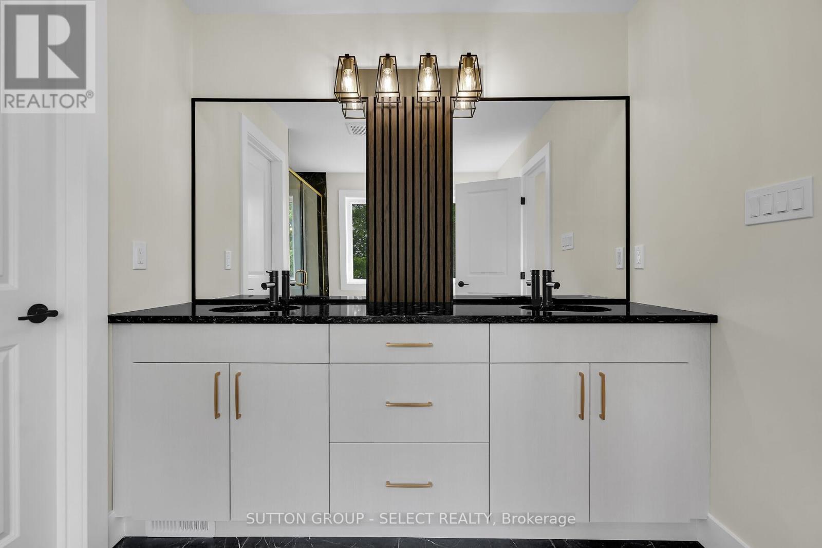 50 Royal Crescent, Southwold, ON - Indoor