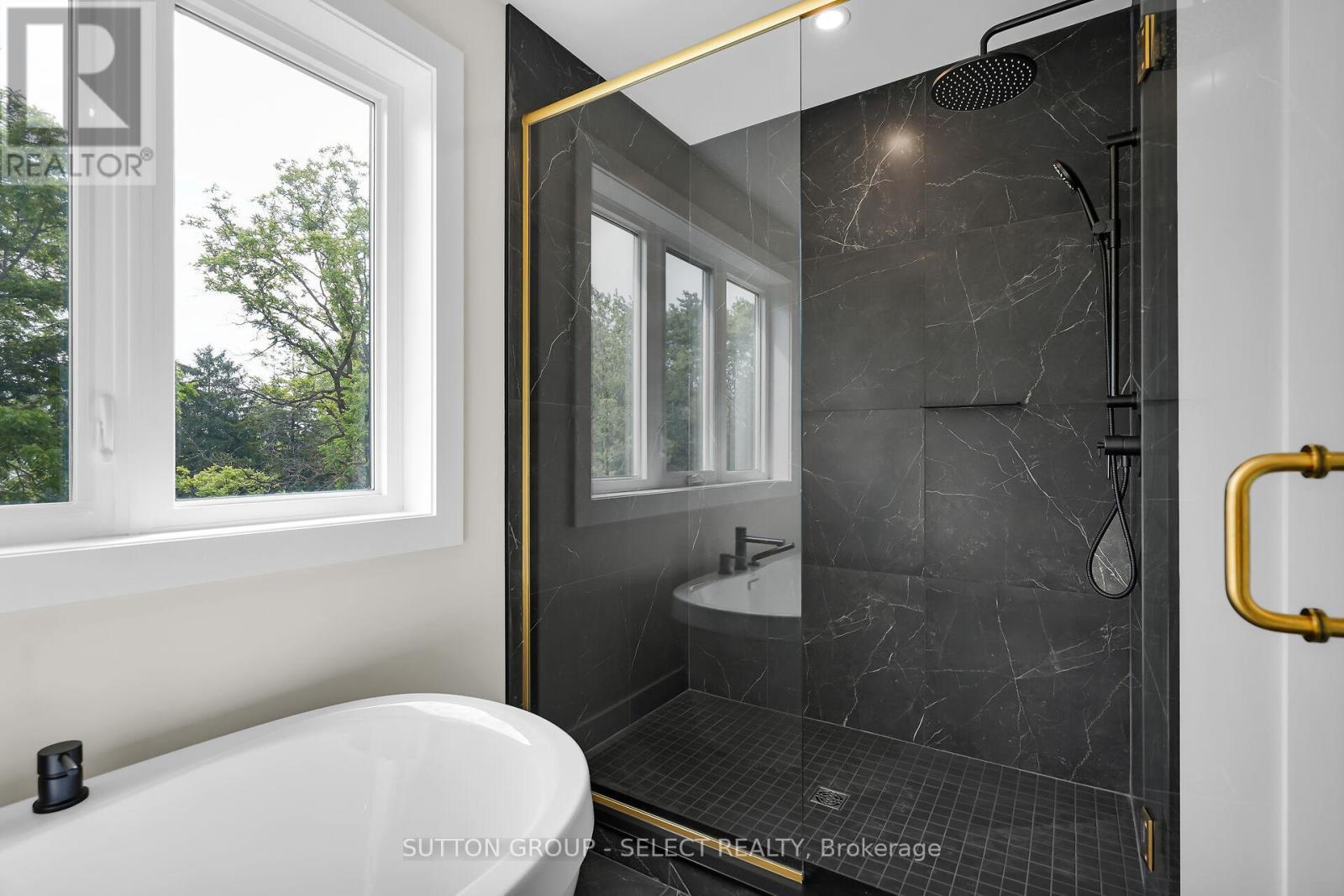 50 Royal Crescent, Southwold, ON - Indoor Photo Showing Bathroom