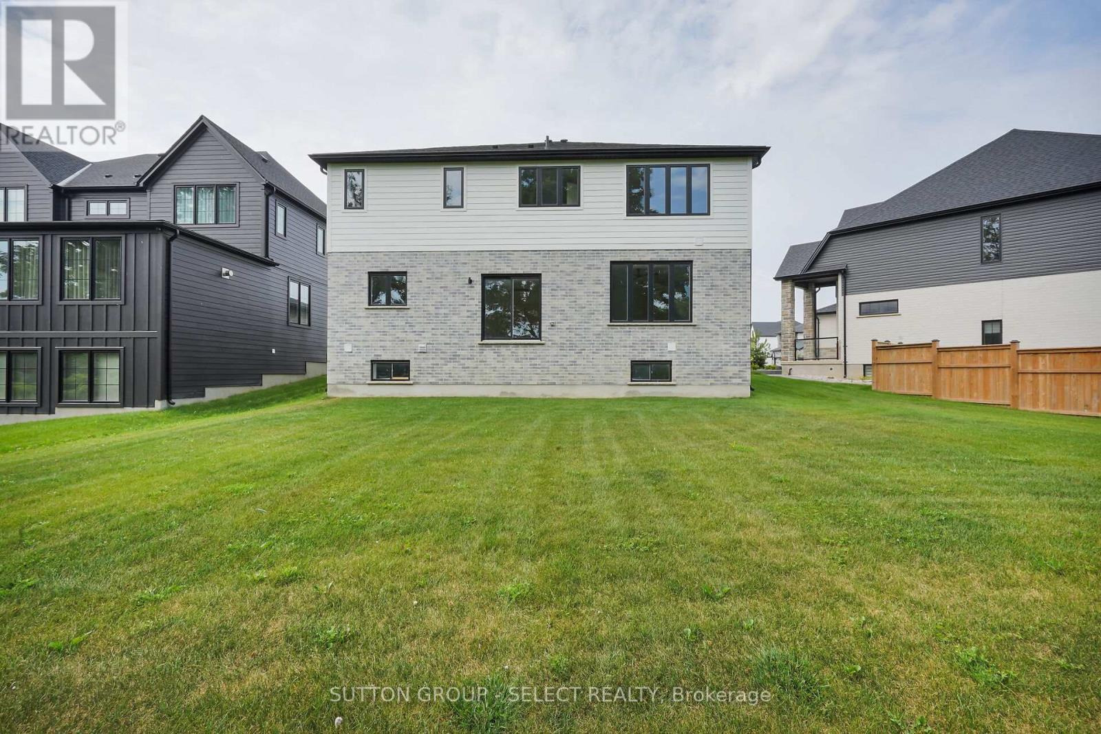 50 Royal Crescent, Southwold, ON - Outdoor