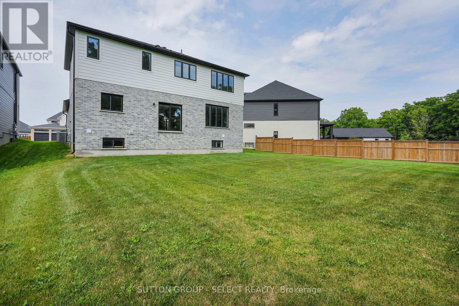 50 Royal Crescent, Southwold, ON - Outdoor