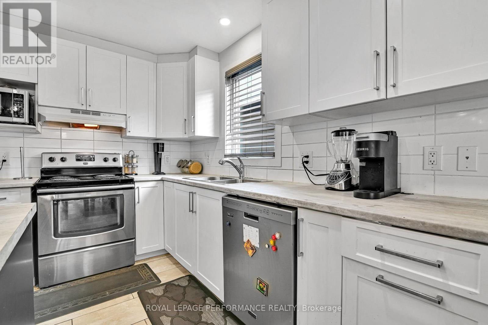 609 Robert Street, Clarence-Rockland, ON - Indoor Photo Showing Kitchen With Double Sink