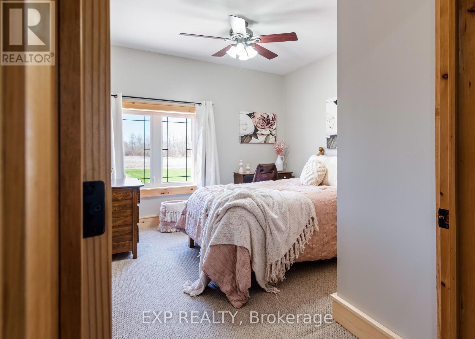 295089 8Th Line, Amaranth, ON - Indoor Photo Showing Bedroom