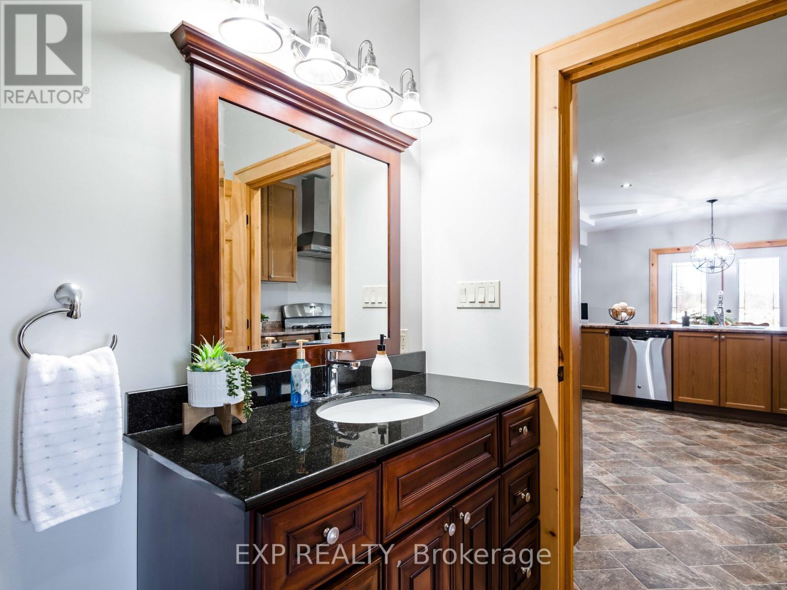295089 8Th Line, Amaranth, ON - Indoor Photo Showing Bathroom