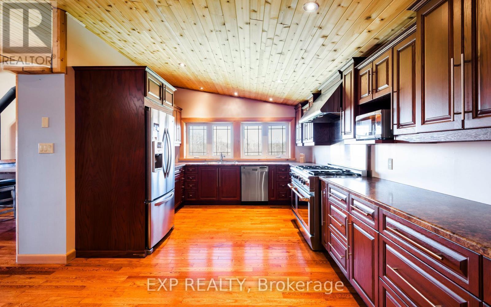 295089 8Th Line, Amaranth, ON - Indoor Photo Showing Kitchen