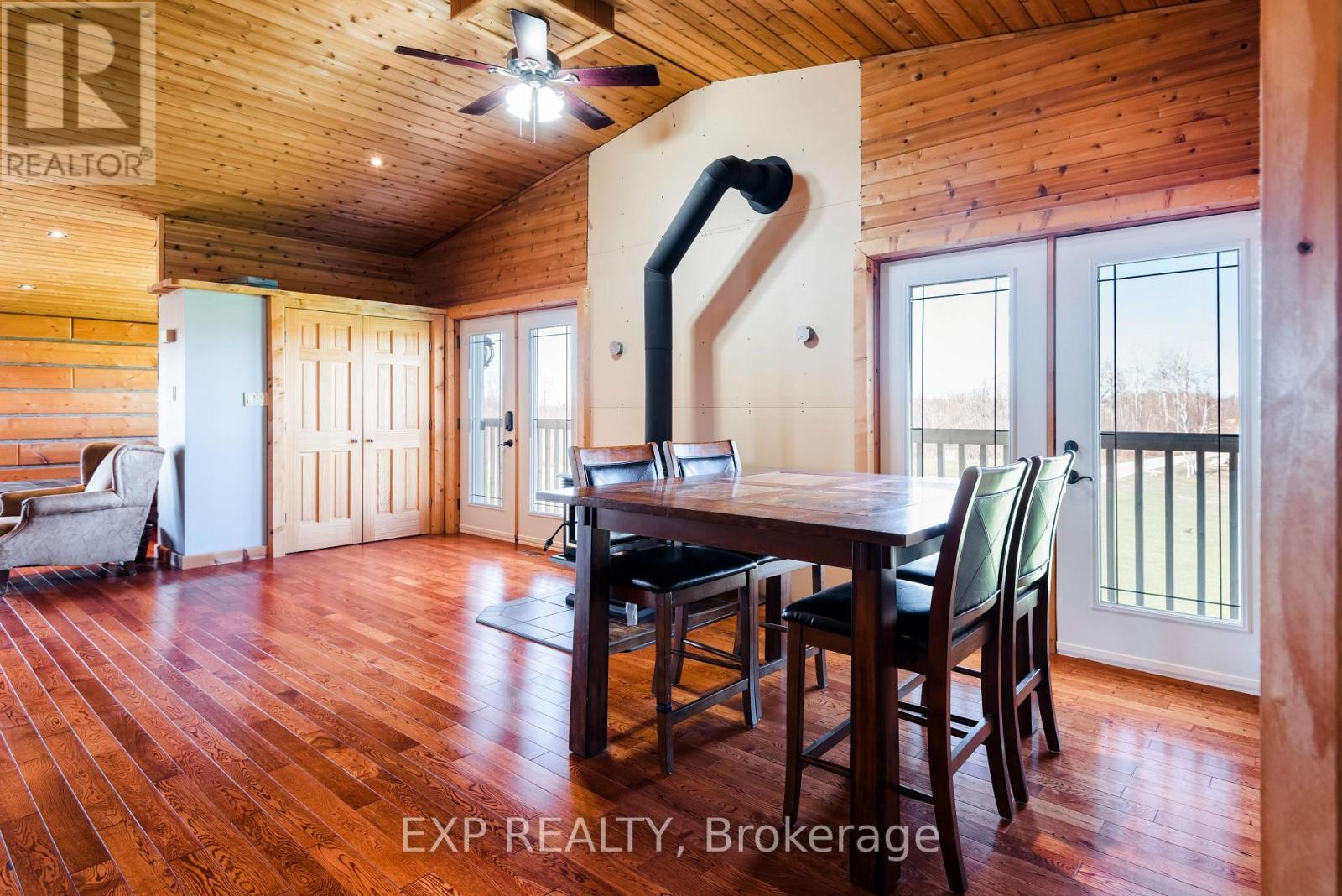 295089 8Th Line, Amaranth, ON - Indoor Photo Showing Dining Room