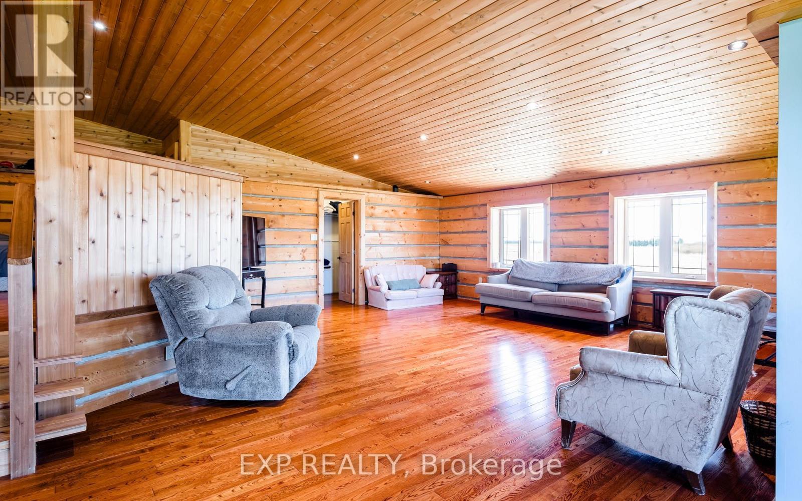295089 8Th Line, Amaranth, ON - Indoor Photo Showing Living Room