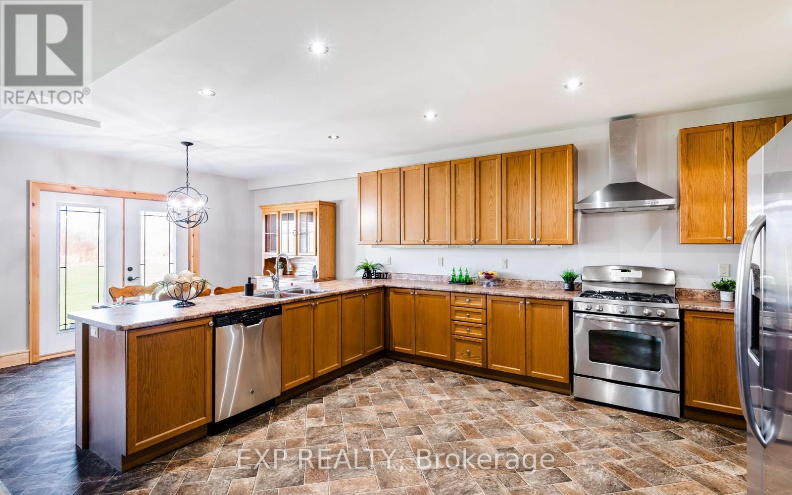 295089 8Th Line, Amaranth, ON - Indoor Photo Showing Kitchen With Double Sink