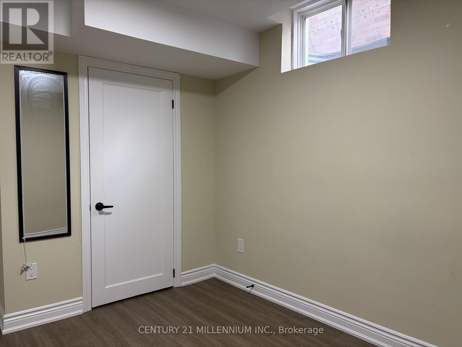 40 Houghton Street, Cambridge, ON - Indoor Photo Showing Other Room