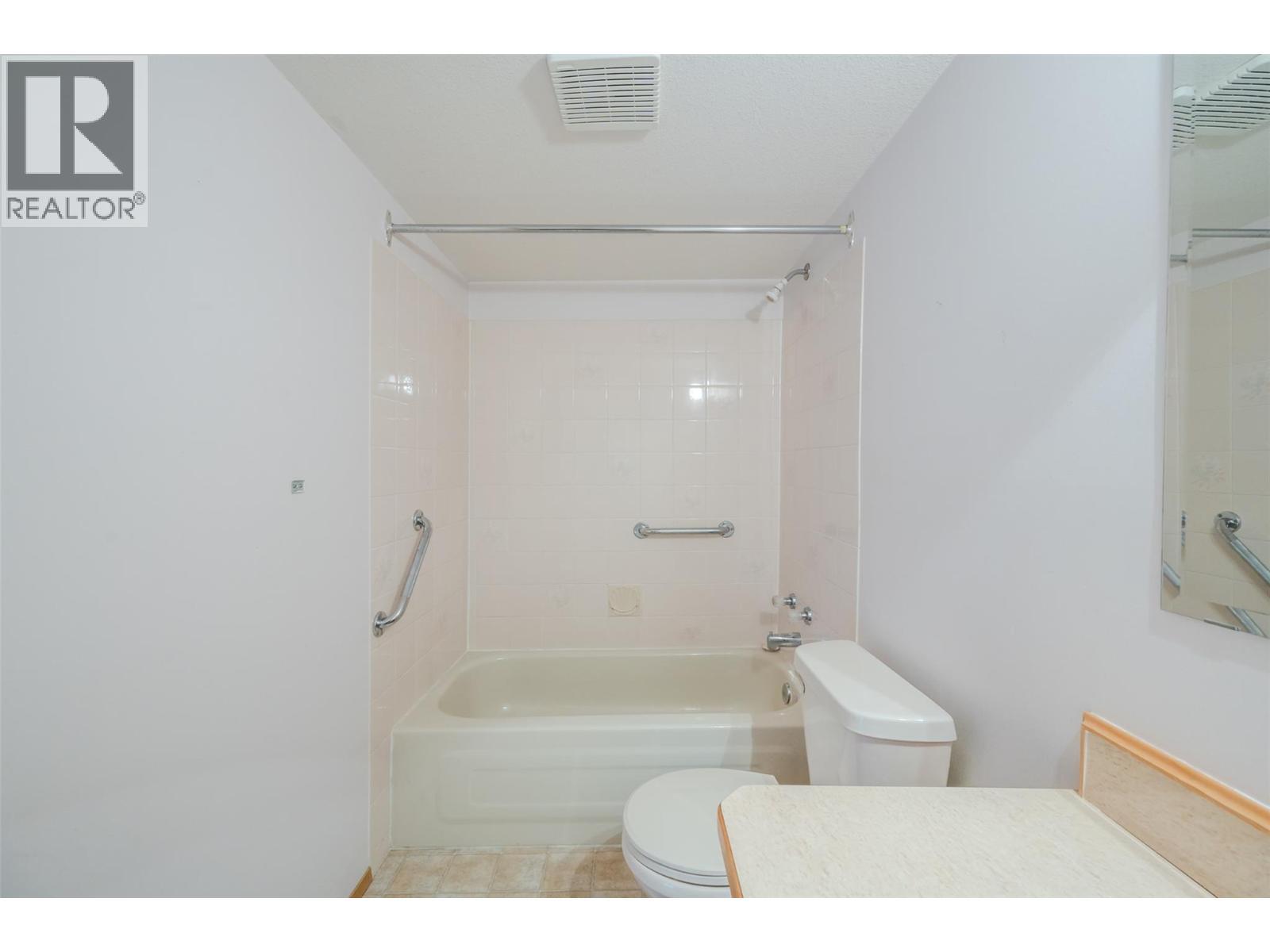 3426 Hemlock Street Unit# 109, Penticton, BC - Indoor Photo Showing Bathroom